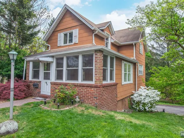 854 Park Ave, River Edge, NJ 07661