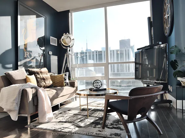 460 Adelaide St E #Penthouse 203, Toronto, ON M5A 0E7