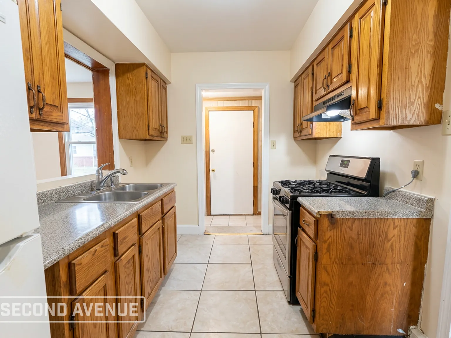 3 bed, 1.0 bath, 1203 sqft, $1,095 — Photo 4