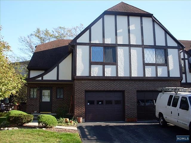 1st image of 70 Holiday Ct