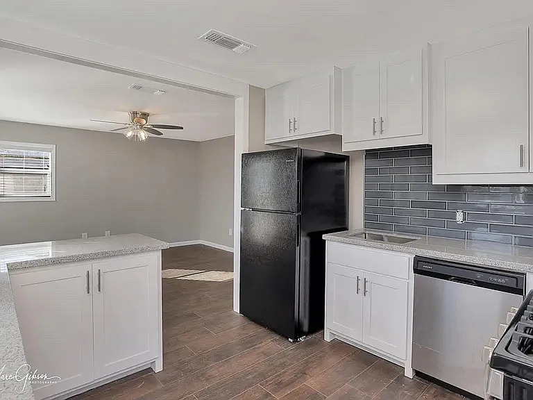 2 bed, 900 sqft, $1,100 — Photo 4