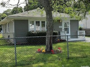 19 Johns Neck Rd, Shirley, NY 11967