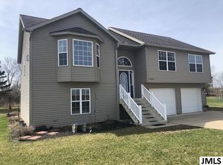 14005 Northmoor Dr, Cement City, MI 49233