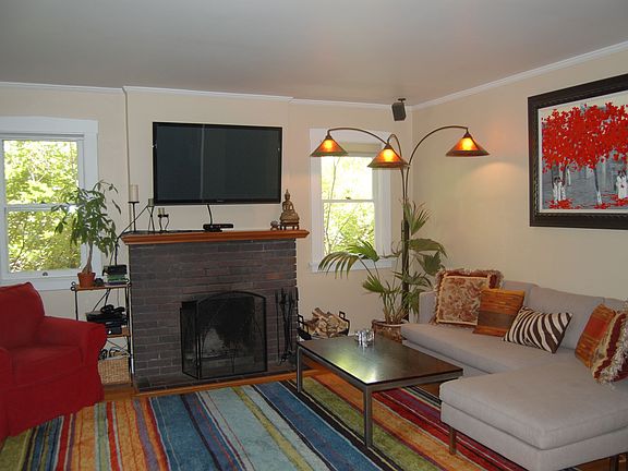 Living Room w/fireplace