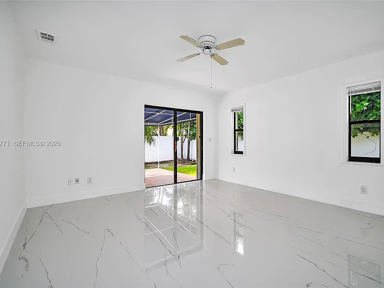 230 Cranwood Dr — Photo 18
