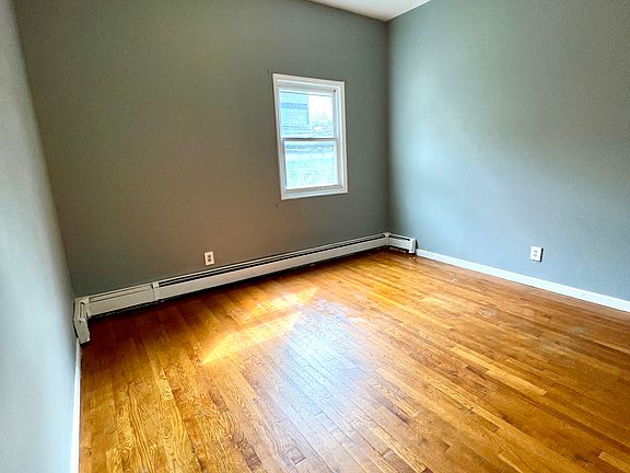 5th image of 25 Gardner Ave #2