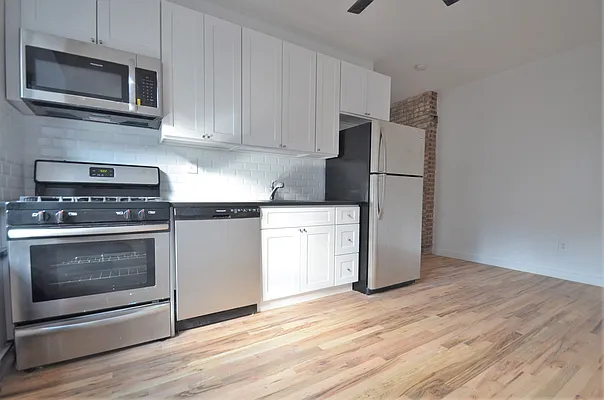 Rented by CITY SKYLINE REALTY INC | media 29