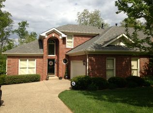 10029 Forest Village Ln, Louisville, KY 40223