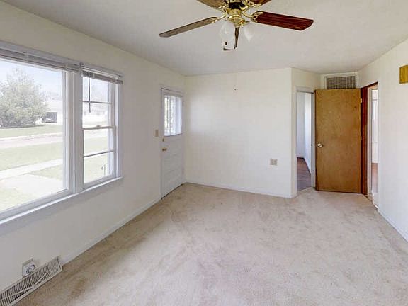 5th image of 211 W 10th St