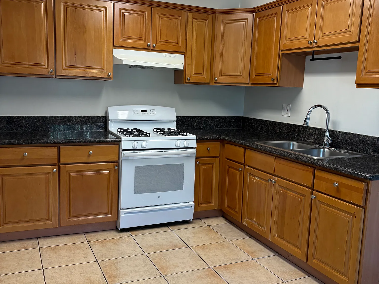 2 bed, 800 sqft, $2,495 — Photo 1