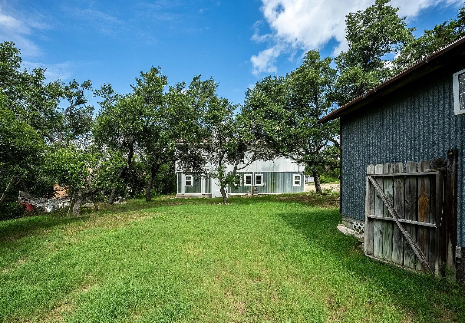 4 bed, 2.0 bath, 1620 sqft, $2,200 — Photo 4