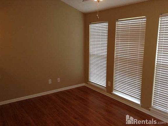 2nd image of 491 Indian Pointe Dr