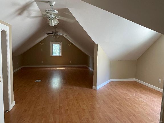 5th image of 2215 Benton St
