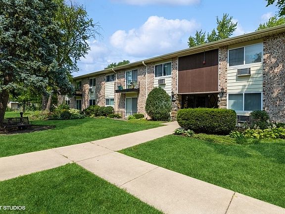2nd image of 8996 Kennedy Dr APT 1A