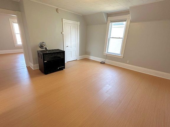 4th image of 524 Cartier St #3