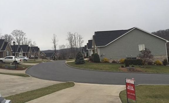 4th image of 203 Bridgewater Ct #0