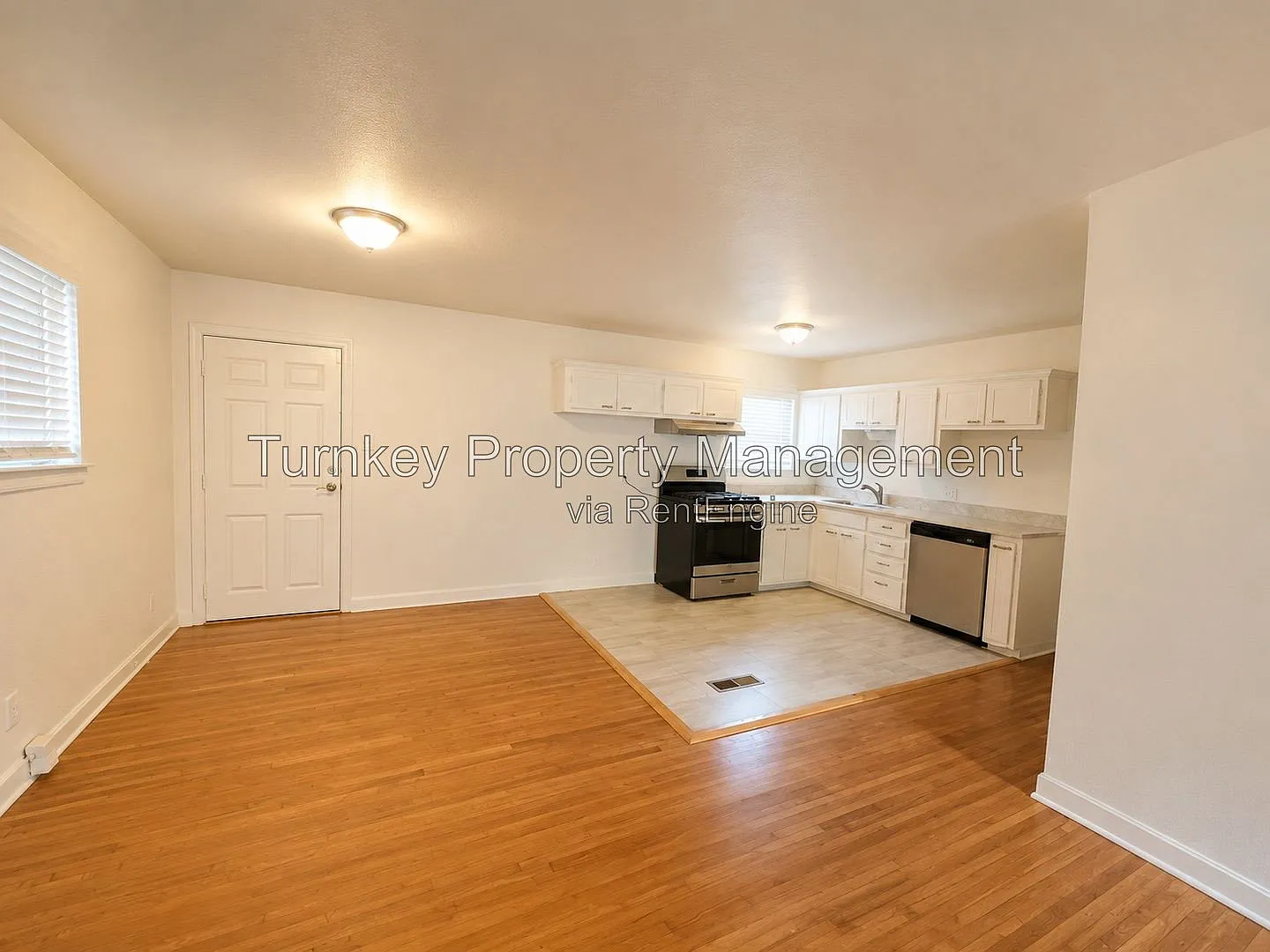 3 bed, 1.0 bath, 912 sqft, $1,095 — Photo 2