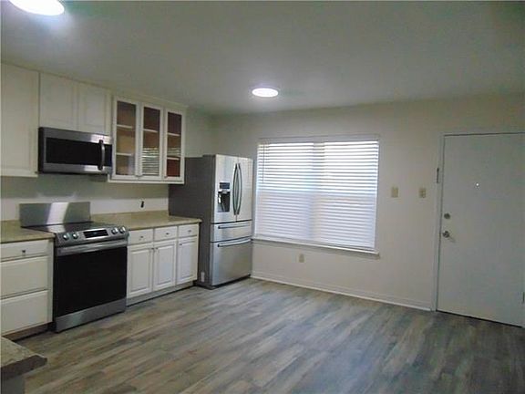 3rd image of 4133 Chateau Blvd #C