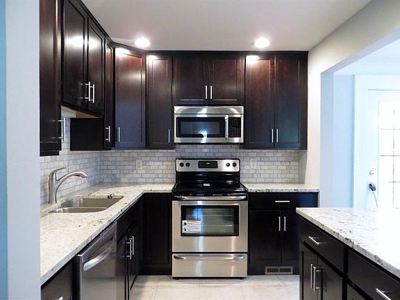 4th image of 8557 Donna Ln