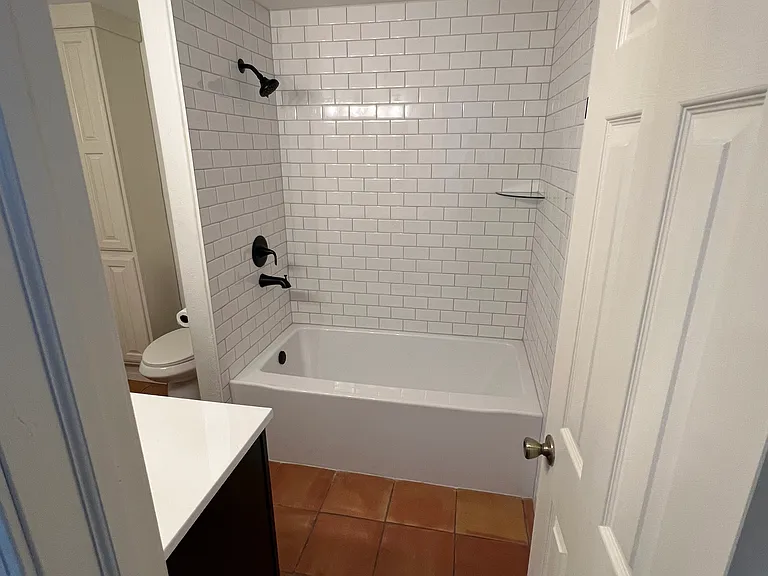 517 W Maple St — Photo 13