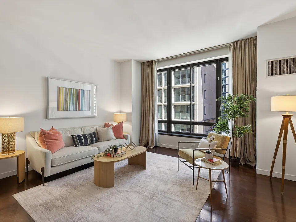 4 W 21st St #7B