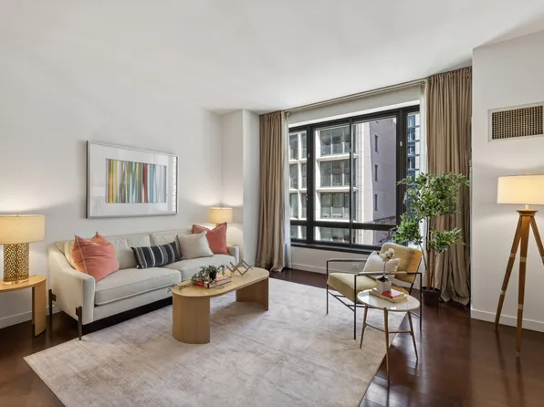 4 West 21st Street image 1 of 6