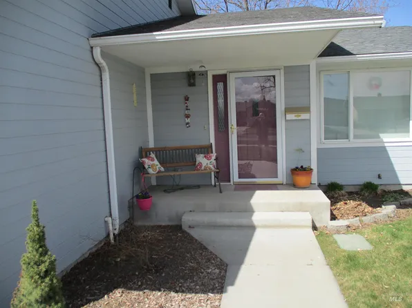 2034 Oakley Ave, Burley, ID 83318