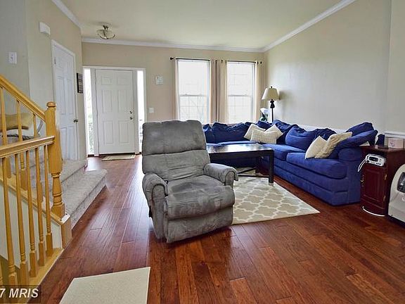 3rd image of 4895 Benecia Ln
