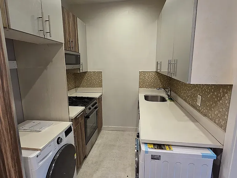 2423 Dean St #2 — Photo 4