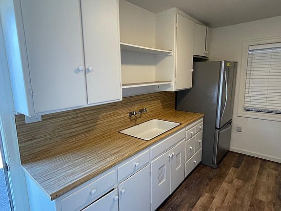 4th image of 20801 Cambridge Ave