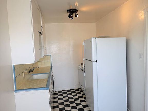 2nd image of 1129 El Camino Real APT 5