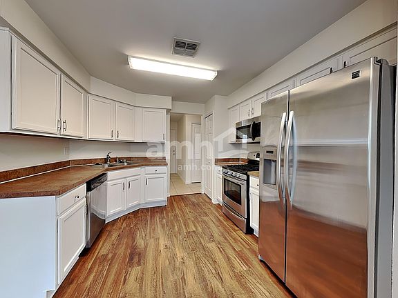 3rd image of 12241 Woodglen Cir