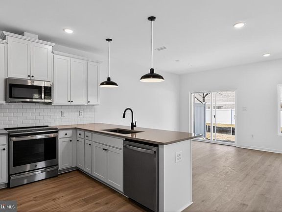 5th image of 228 Clement Loop