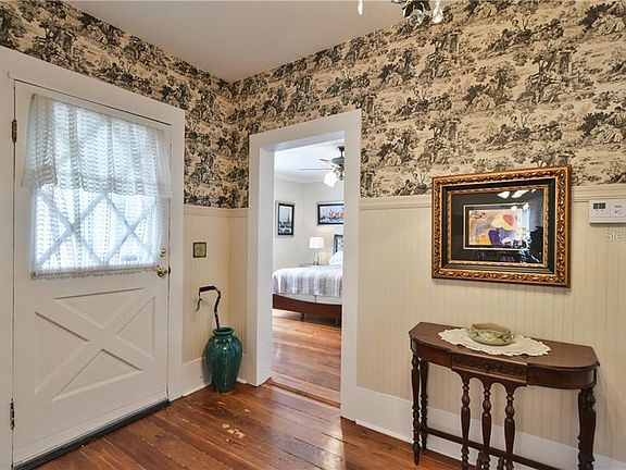 3rd image of 717 SE 6th St