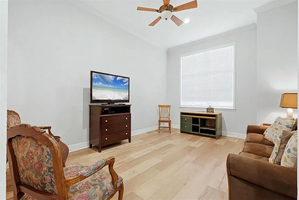 3 bed, 3.5 bath, 3046 sqft, $6,975 — Photo 4