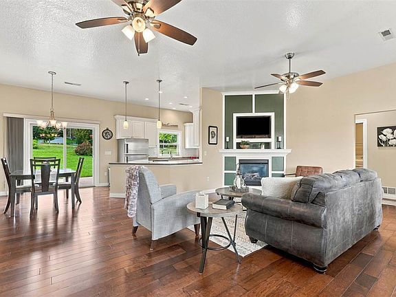 2nd image of 220 Cherry Ln