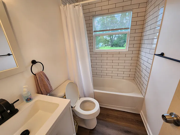 332 N River Rd — Photo 20