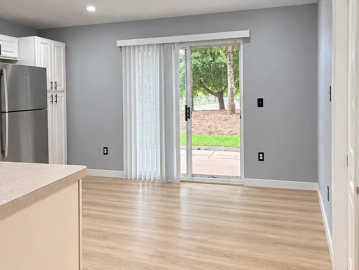 2 bed, 1354 sqft, $1,900 — Photo 4