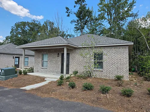 Floor plan 1032 Holmes Drive