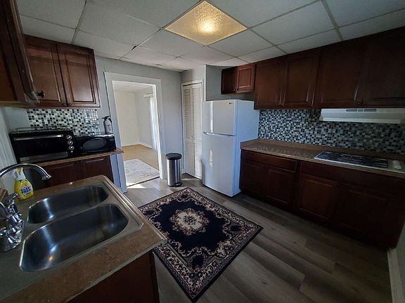 3rd image of 176 Berkley Rd