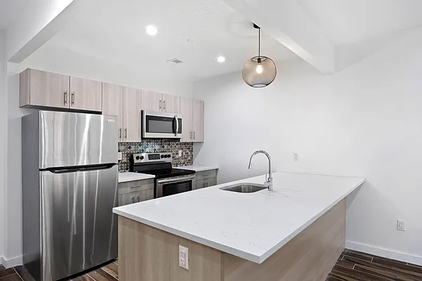 Rented by Marquis Real Estate Services | media 7