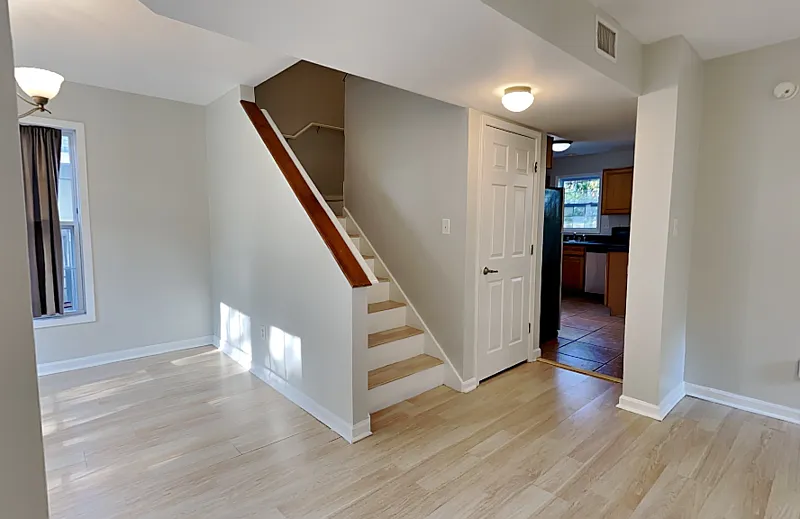 3 bed, 2.5 bath, 1386 sqft, $2,099 — Photo 2