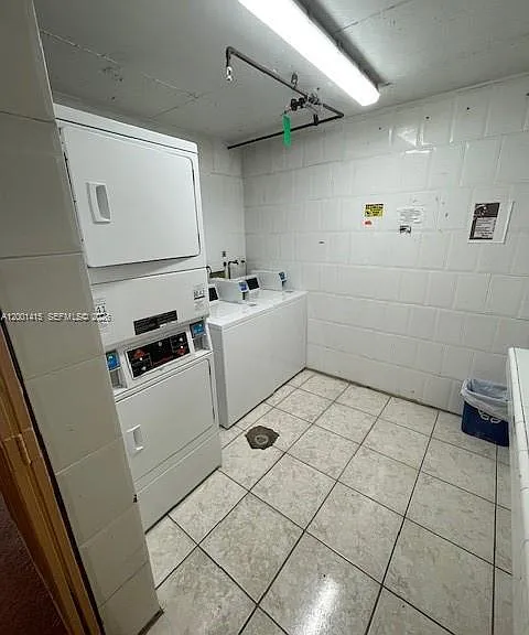 606 W 81st St #408 — Photo 13
