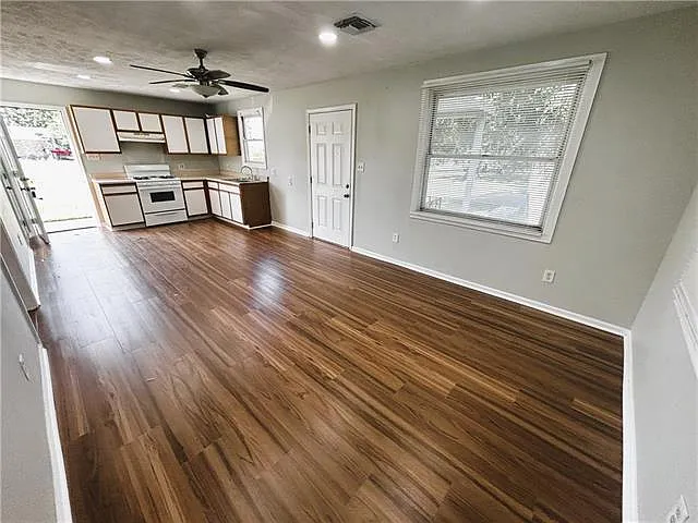 2 bed, 1.0 bath, 850 sqft, $1,350 — Photo 4