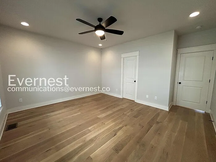 520 Moore Ave — Photo 20