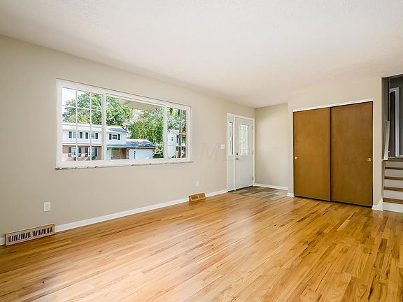 5th image of 379 Briarwood Dr