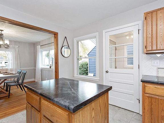 4th image of 414 Garden City Dr