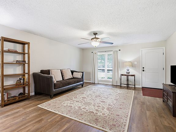 4th image of 5521 Pike Pl