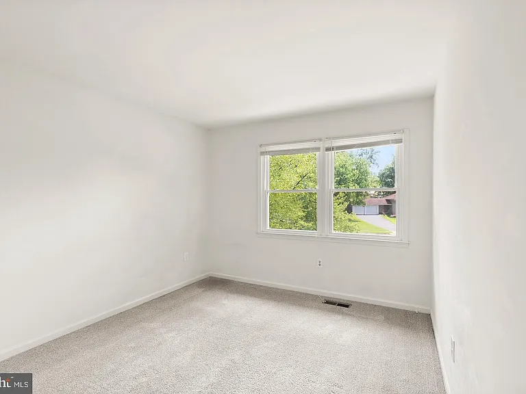 8902 Huxley Ct — Photo 37