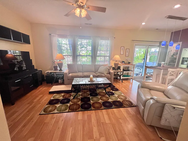 302 Mannington Dr — Photo 9